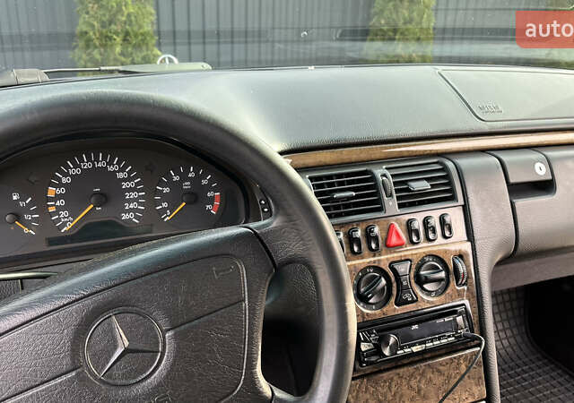 Серый Мерседес Е-Класс, объемом двигателя 2.8 л и пробегом 346 тыс. км за 4800 $, фото 16 на Automoto.ua