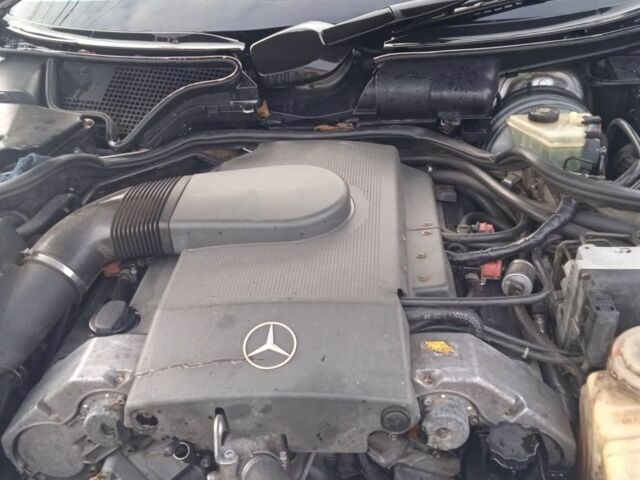 Серый Мерседес Е-Класс, объемом двигателя 4.2 л и пробегом 300 тыс. км за 4000 $, фото 5 на Automoto.ua