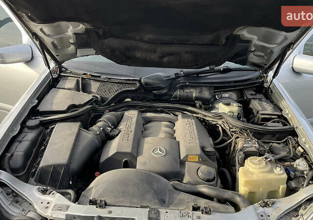 Серый Мерседес Е-Класс, объемом двигателя 2.8 л и пробегом 346 тыс. км за 4800 $, фото 30 на Automoto.ua