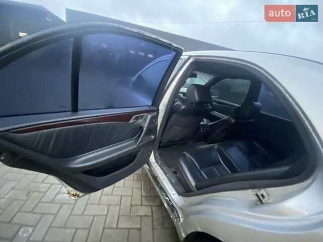 Серый Мерседес Е-Класс, объемом двигателя 2.2 л и пробегом 1000 тыс. км за 2700 $, фото 6 на Automoto.ua