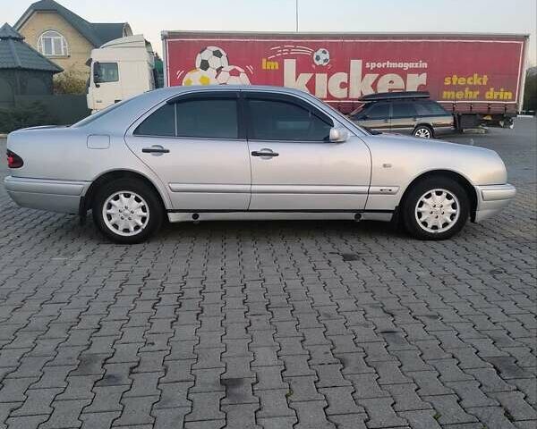 Сірий Мерседес Е-Клас, об'ємом двигуна 2.2 л та пробігом 400 тис. км за 4650 $, фото 4 на Automoto.ua