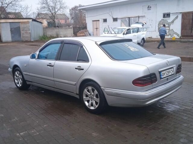 Серый Мерседес Е-Класс, объемом двигателя 4.2 л и пробегом 300 тыс. км за 4000 $, фото 2 на Automoto.ua