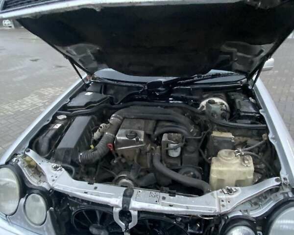 Серый Мерседес Е-Класс, объемом двигателя 2.2 л и пробегом 1000 тыс. км за 2700 $, фото 12 на Automoto.ua