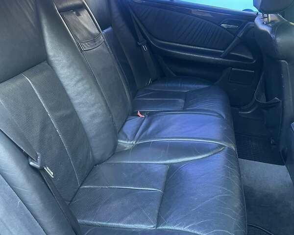 Серый Мерседес Е-Класс, объемом двигателя 2.8 л и пробегом 500 тыс. км за 3400 $, фото 4 на Automoto.ua