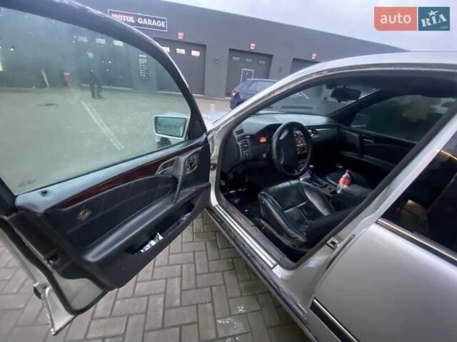 Серый Мерседес Е-Класс, объемом двигателя 2.2 л и пробегом 1000 тыс. км за 2700 $, фото 7 на Automoto.ua