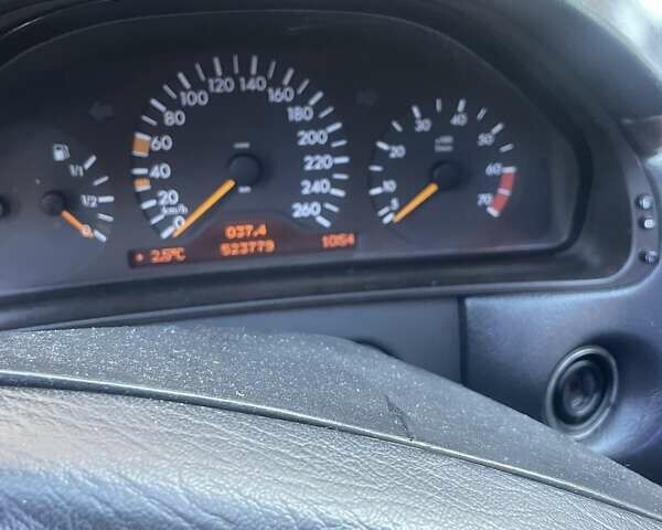 Серый Мерседес Е-Класс, объемом двигателя 2.8 л и пробегом 500 тыс. км за 3400 $, фото 9 на Automoto.ua