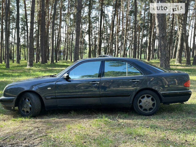 Сірий Мерседес Е-Клас, об'ємом двигуна 2 л та пробігом 500 тис. км за 3900 $, фото 5 на Automoto.ua