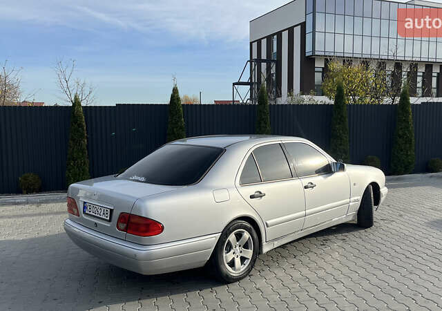 Серый Мерседес Е-Класс, объемом двигателя 2.8 л и пробегом 346 тыс. км за 4800 $, фото 9 на Automoto.ua