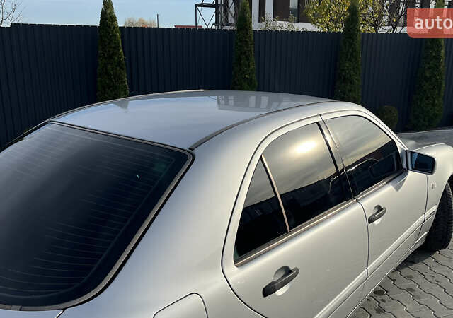 Серый Мерседес Е-Класс, объемом двигателя 2.8 л и пробегом 346 тыс. км за 4800 $, фото 13 на Automoto.ua