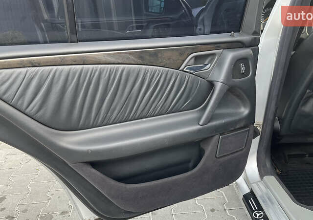 Серый Мерседес Е-Класс, объемом двигателя 2.8 л и пробегом 346 тыс. км за 4800 $, фото 23 на Automoto.ua