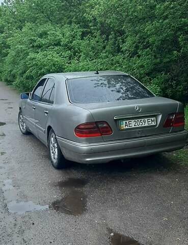 Сірий Мерседес Е-Клас, об'ємом двигуна 2.8 л та пробігом 520 тис. км за 2600 $, фото 10 на Automoto.ua