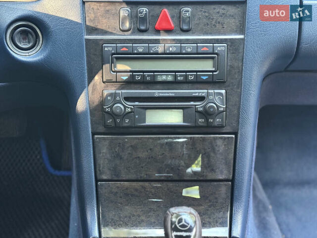 Сірий Мерседес Е-Клас, об'ємом двигуна 3.2 л та пробігом 353 тис. км за 6000 $, фото 60 на Automoto.ua