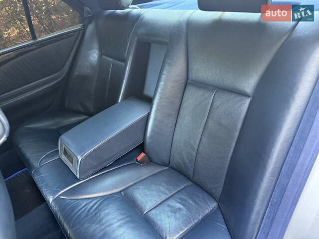 Сірий Мерседес Е-Клас, об'ємом двигуна 3.2 л та пробігом 353 тис. км за 6000 $, фото 52 на Automoto.ua