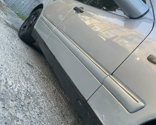 Серый Мерседес Е-Класс, объемом двигателя 3.2 л и пробегом 375 тыс. км за 2700 $, фото 2 на Automoto.ua