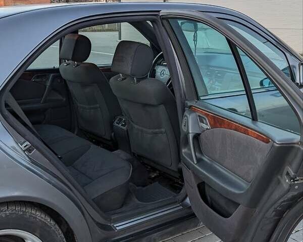 Серый Мерседес Е-Класс, объемом двигателя 2.8 л и пробегом 456 тыс. км за 2799 $, фото 13 на Automoto.ua