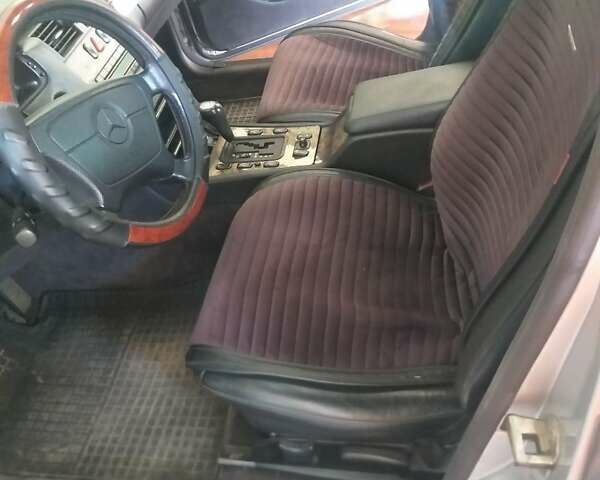 Серый Мерседес Е-Класс, объемом двигателя 2.9 л и пробегом 375 тыс. км за 5000 $, фото 5 на Automoto.ua