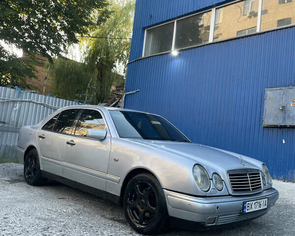 Серый Мерседес Е-Класс, объемом двигателя 3.2 л и пробегом 375 тыс. км за 2700 $, фото 9 на Automoto.ua