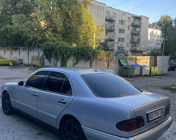 Серый Мерседес Е-Класс, объемом двигателя 3.2 л и пробегом 375 тыс. км за 2700 $, фото 7 на Automoto.ua