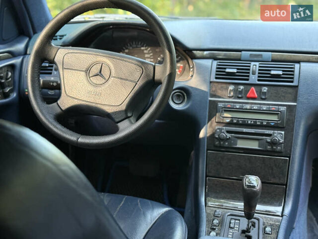 Сірий Мерседес Е-Клас, об'ємом двигуна 3.2 л та пробігом 353 тис. км за 6000 $, фото 57 на Automoto.ua