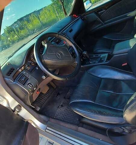 Сірий Мерседес Е-Клас, об'ємом двигуна 2.8 л та пробігом 350 тис. км за 2499 $, фото 1 на Automoto.ua