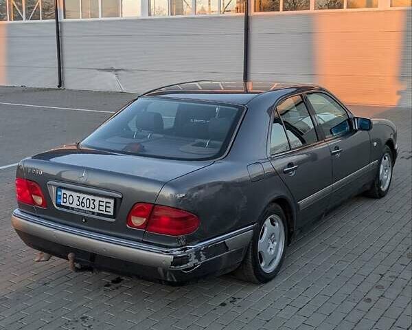 Серый Мерседес Е-Класс, объемом двигателя 2.8 л и пробегом 456 тыс. км за 2799 $, фото 20 на Automoto.ua