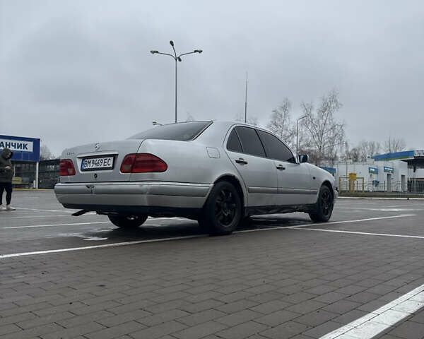 Серый Мерседес Е-Класс, объемом двигателя 2 л и пробегом 470 тыс. км за 3500 $, фото 2 на Automoto.ua