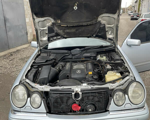 Серый Мерседес Е-Класс, объемом двигателя 3.2 л и пробегом 380 тыс. км за 2750 $, фото 11 на Automoto.ua