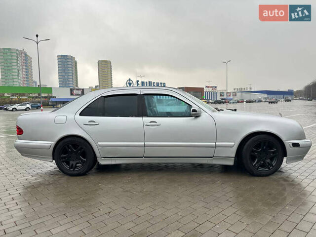 Сірий Мерседес Е-Клас, об'ємом двигуна 3 л та пробігом 382 тис. км за 5000 $, фото 2 на Automoto.ua