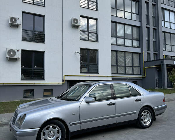 Мерседес Е-Класс 1998 в Львове на Automoto.ua Серый Мерседес Е-Класс, объемом двигателя 3 л и пробегом 569 тыс. км за 4900 $, фото 7 на Automoto.ua