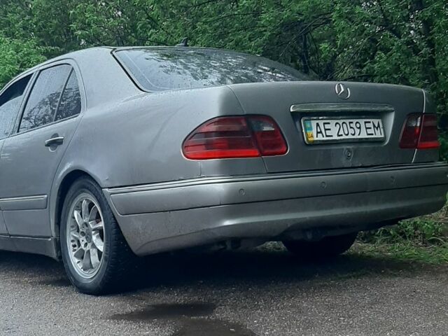 Сірий Мерседес Е-Клас, об'ємом двигуна 2.8 л та пробігом 520 тис. км за 2600 $, фото 10 на Automoto.ua