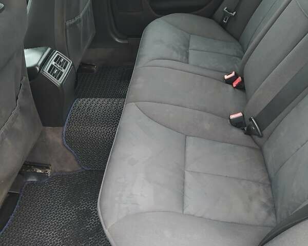 Серый Мерседес Е-Класс, объемом двигателя 2.5 л и пробегом 411 тыс. км за 4200 $, фото 5 на Automoto.ua