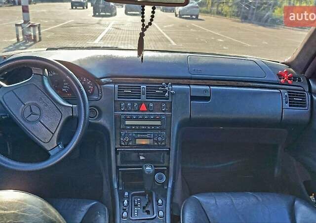 Сірий Мерседес Е-Клас, об'ємом двигуна 2.8 л та пробігом 350 тис. км за 2499 $, фото 7 на Automoto.ua