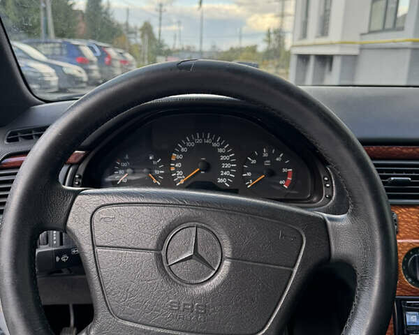 Мерседес Е-Класс 1998 в Львове на Automoto.ua Серый Мерседес Е-Класс, объемом двигателя 3 л и пробегом 569 тыс. км за 4900 $, фото 16 на Automoto.ua