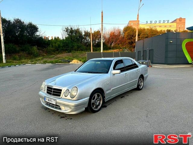 Серый Мерседес Е-Класс, объемом двигателя 2 л и пробегом 350 тыс. км за 3350 $, фото 2 на Automoto.ua