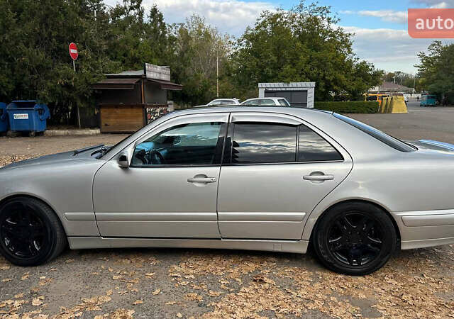 Сірий Мерседес Е-Клас, об'ємом двигуна 3 л та пробігом 382 тис. км за 5000 $, фото 26 на Automoto.ua