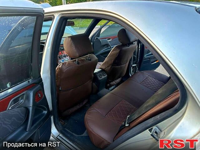 Серый Мерседес Е-Класс, объемом двигателя 2 л и пробегом 350 тыс. км за 3350 $, фото 8 на Automoto.ua