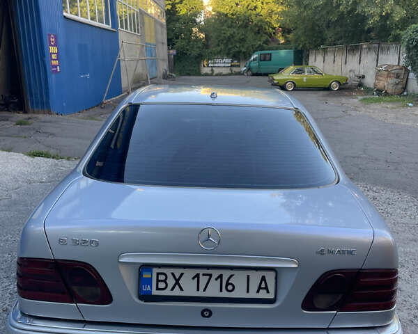 Серый Мерседес Е-Класс, объемом двигателя 3.2 л и пробегом 375 тыс. км за 2700 $, фото 6 на Automoto.ua