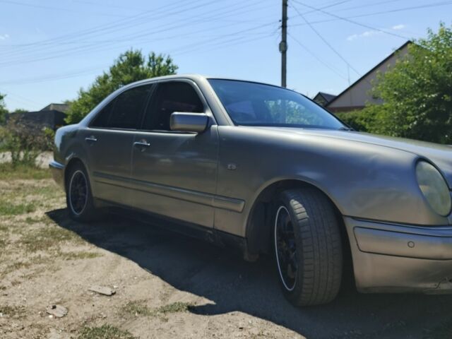 Сірий Мерседес Е-Клас, об'ємом двигуна 2.8 л та пробігом 520 тис. км за 2600 $, фото 1 на Automoto.ua