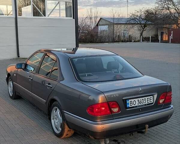 Серый Мерседес Е-Класс, объемом двигателя 2.8 л и пробегом 456 тыс. км за 2799 $, фото 19 на Automoto.ua