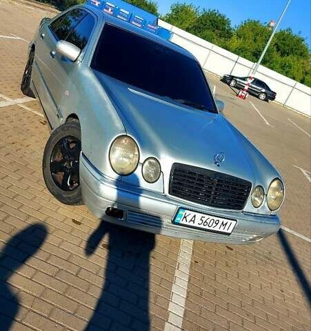 Сірий Мерседес Е-Клас, об'ємом двигуна 2.8 л та пробігом 350 тис. км за 2499 $, фото 15 на Automoto.ua