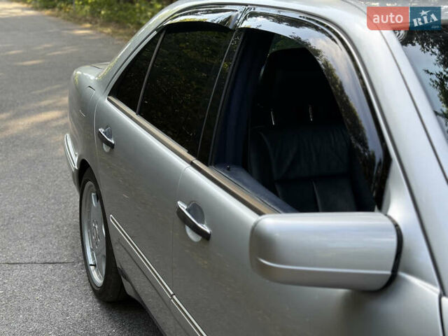 Сірий Мерседес Е-Клас, об'ємом двигуна 3.2 л та пробігом 353 тис. км за 6000 $, фото 18 на Automoto.ua