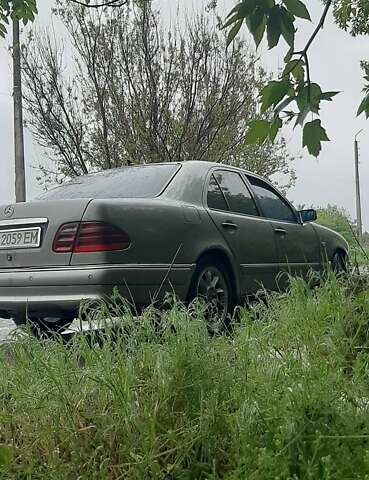 Сірий Мерседес Е-Клас, об'ємом двигуна 2.8 л та пробігом 520 тис. км за 2600 $, фото 11 на Automoto.ua
