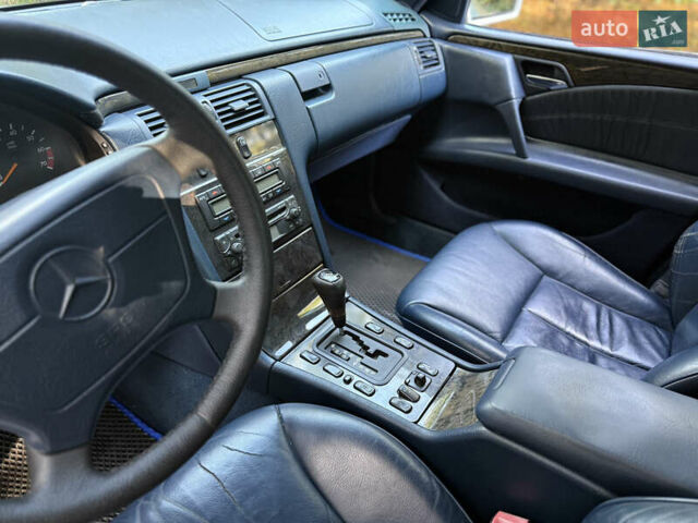 Сірий Мерседес Е-Клас, об'ємом двигуна 3.2 л та пробігом 353 тис. км за 6000 $, фото 48 на Automoto.ua