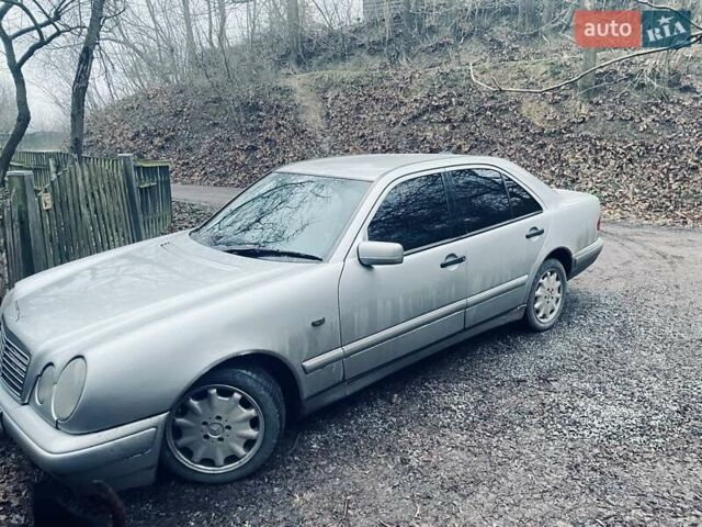 Сірий Мерседес Е-Клас, об'ємом двигуна 2.4 л та пробігом 460 тис. км за 2700 $, фото 10 на Automoto.ua