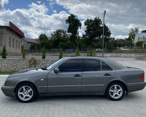 Сірий Мерседес Е-Клас, об'ємом двигуна 2.15 л та пробігом 376 тис. км за 3700 $, фото 3 на Automoto.ua