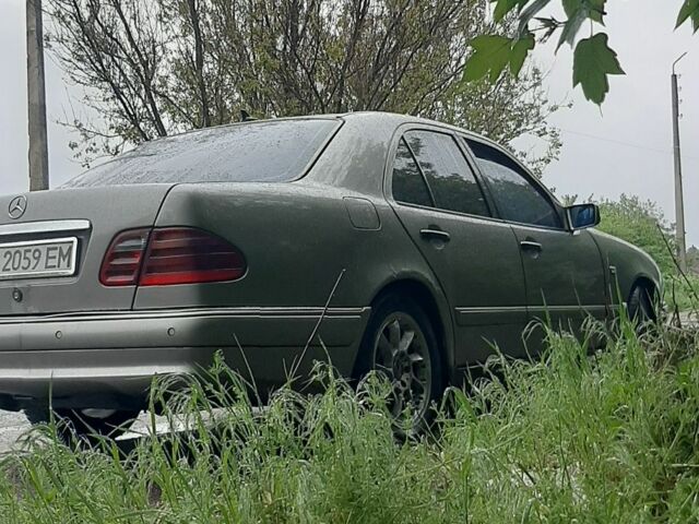 Сірий Мерседес Е-Клас, об'ємом двигуна 2.8 л та пробігом 520 тис. км за 2600 $, фото 12 на Automoto.ua