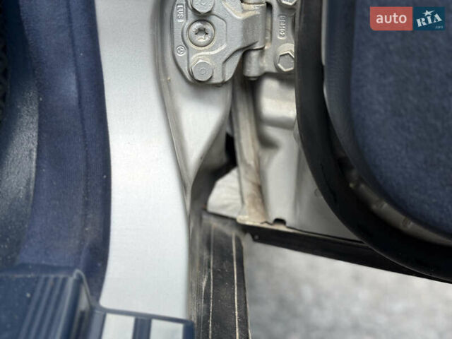 Сірий Мерседес Е-Клас, об'ємом двигуна 3.2 л та пробігом 353 тис. км за 6000 $, фото 42 на Automoto.ua