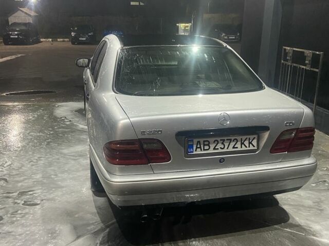 Серый Мерседес Е-Класс, объемом двигателя 2.1 л и пробегом 3 тыс. км за 3500 $, фото 3 на Automoto.ua