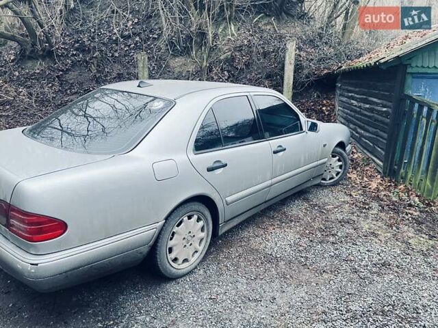 Сірий Мерседес Е-Клас, об'ємом двигуна 2.4 л та пробігом 460 тис. км за 2700 $, фото 9 на Automoto.ua