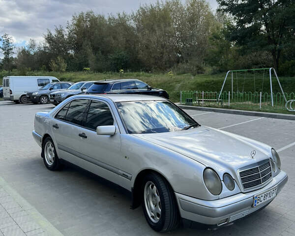 Мерседес Е-Класс 1998 в Львове на Automoto.ua Серый Мерседес Е-Класс, объемом двигателя 3 л и пробегом 569 тыс. км за 4900 $, фото 3 на Automoto.ua